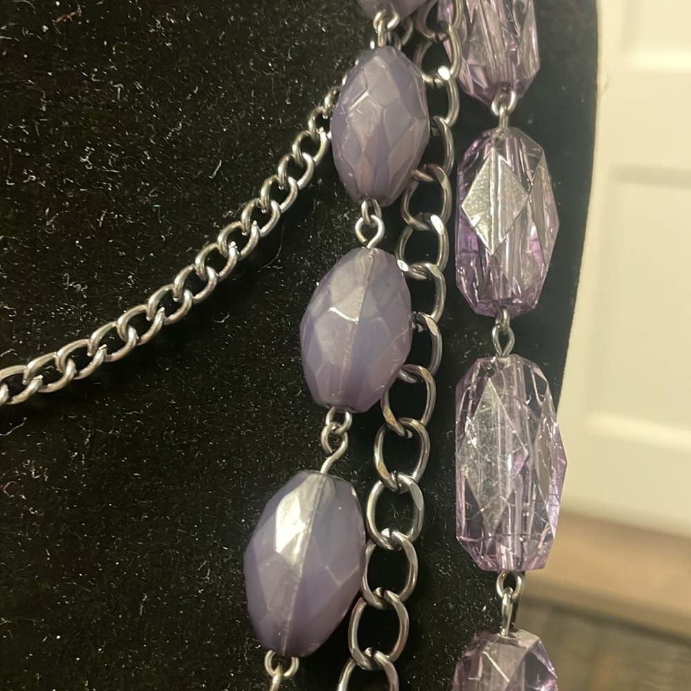 VINTAGE PURPLE ACRYLC & CHAIN 4 TIER FASHION NECKLACE 18-24” - Picture 4 of 4